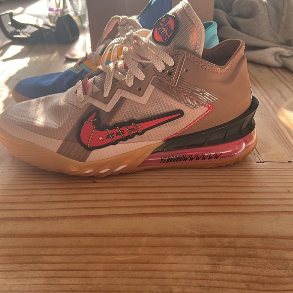 Lebron Space Jams - Picture 3 of 5